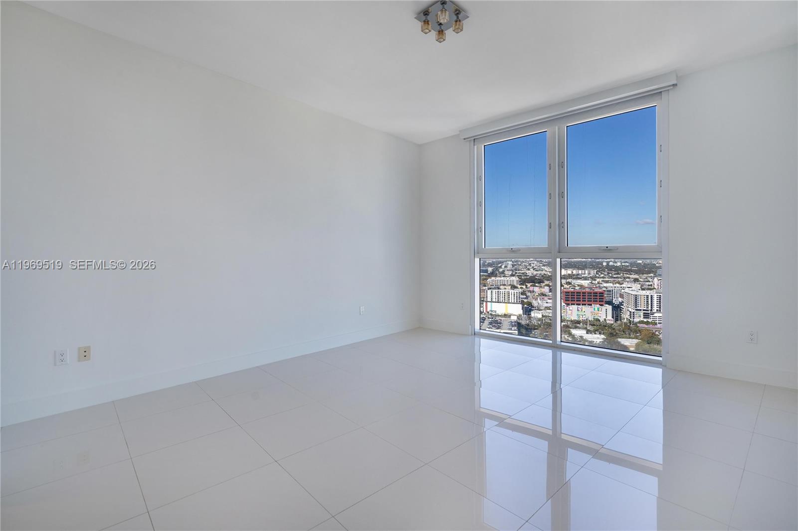 image Paramount Bay11