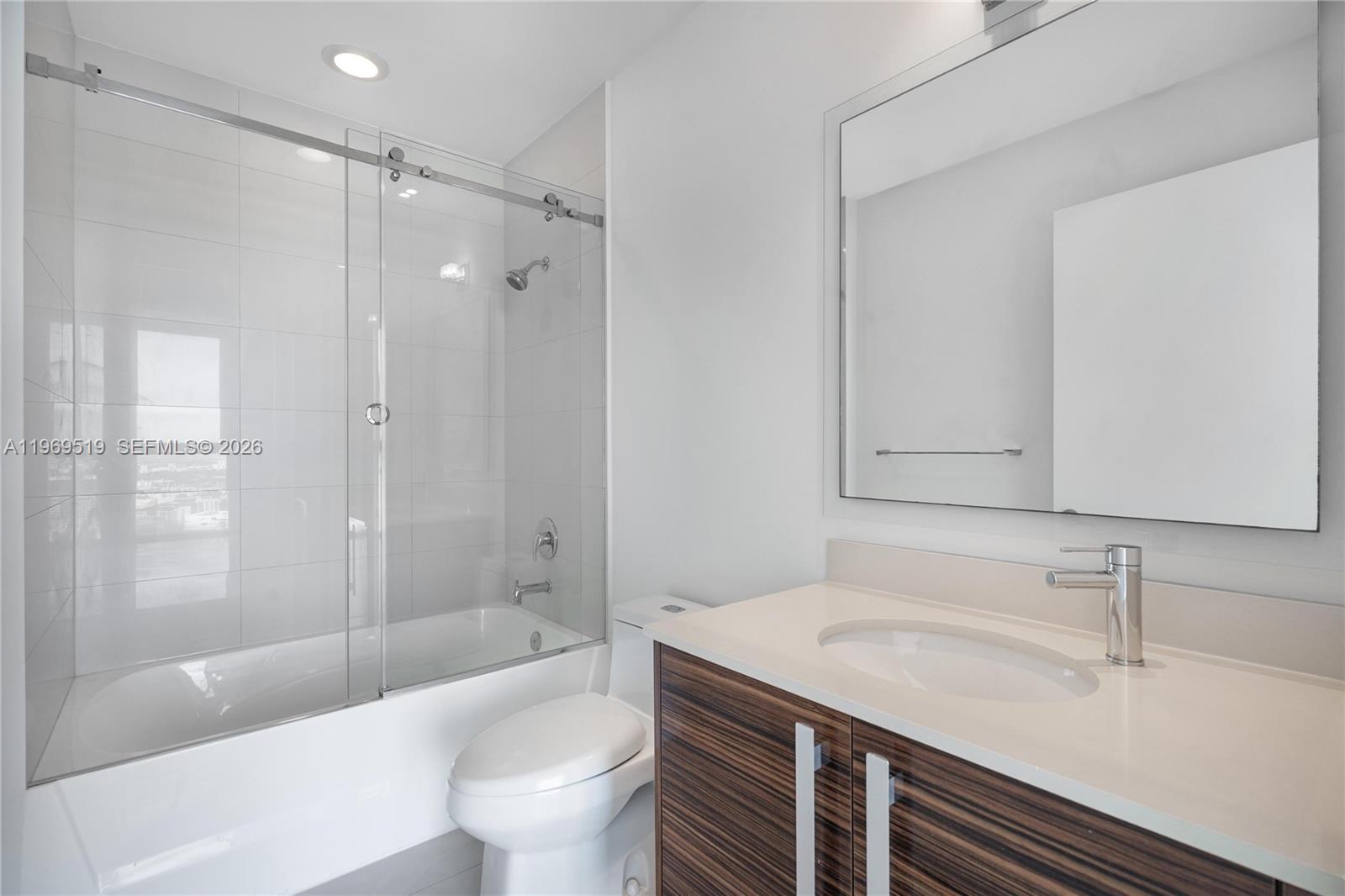 image Paramount Bay12