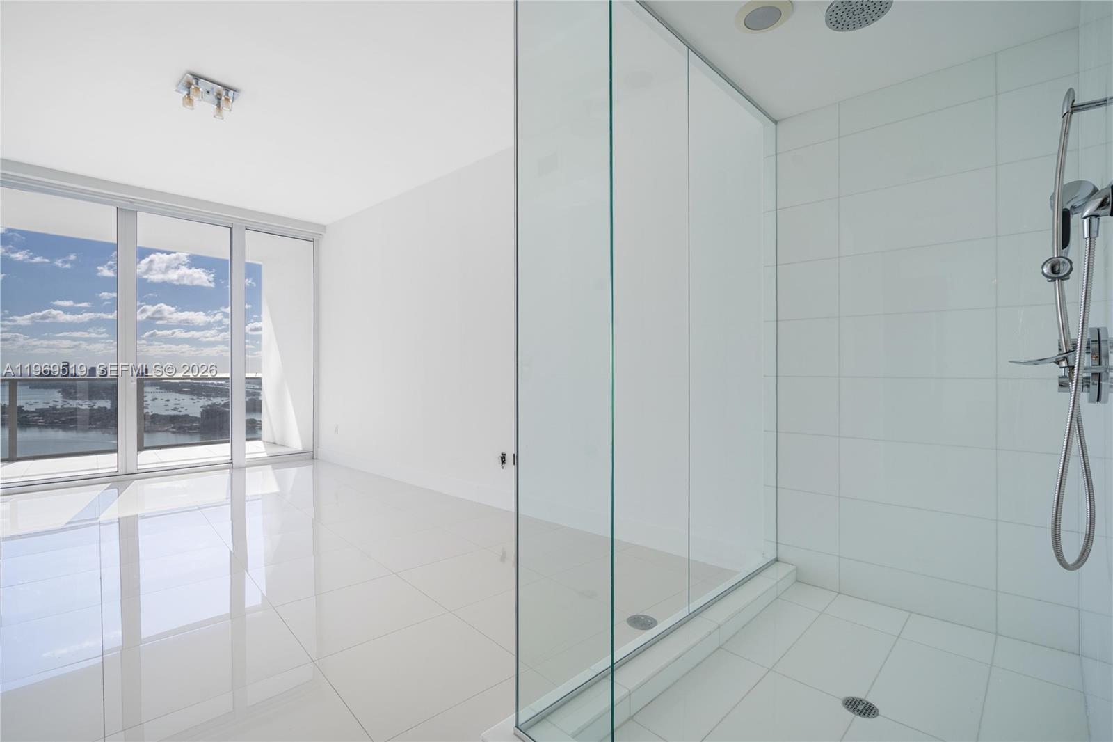 image Paramount Bay4