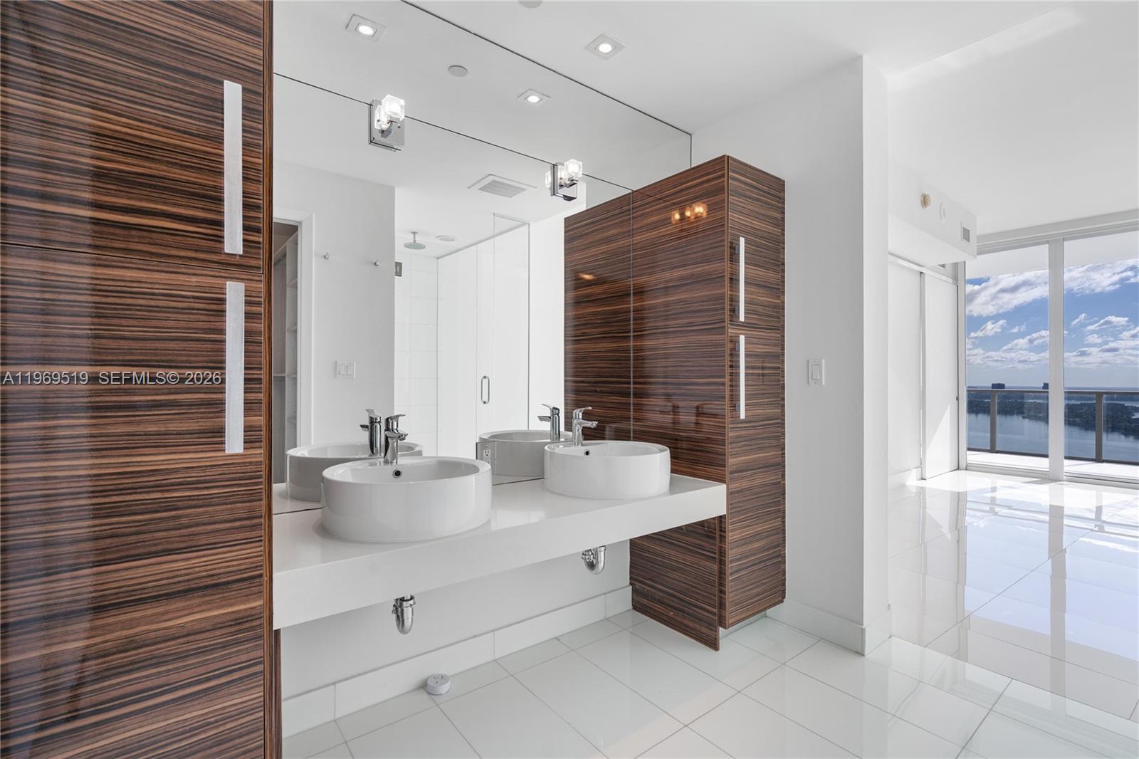 image Paramount Bay5