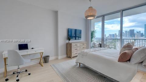 1750 N Bayshore Dr #1712