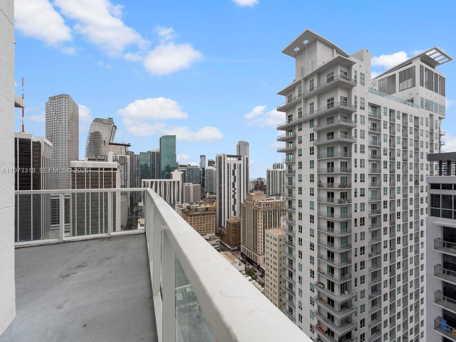 image Vizcayne South28