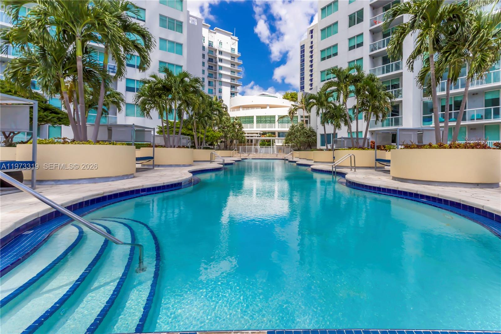 image Vizcayne South37