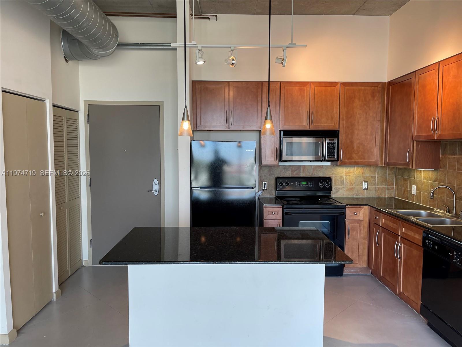 image Cite on the Bay West10