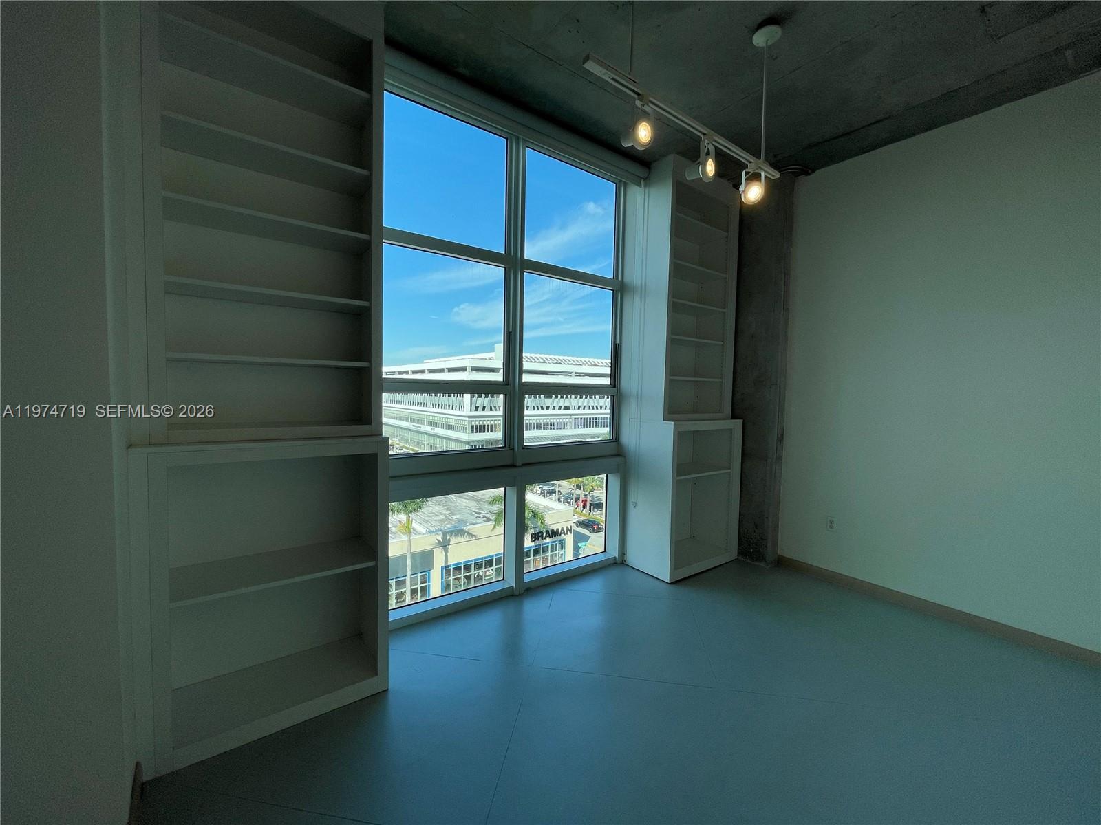 image Cite on the Bay West7