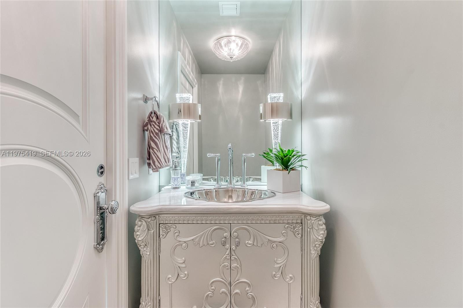 1455 Ocean Dr #1607 Miami Beach, FL 33139