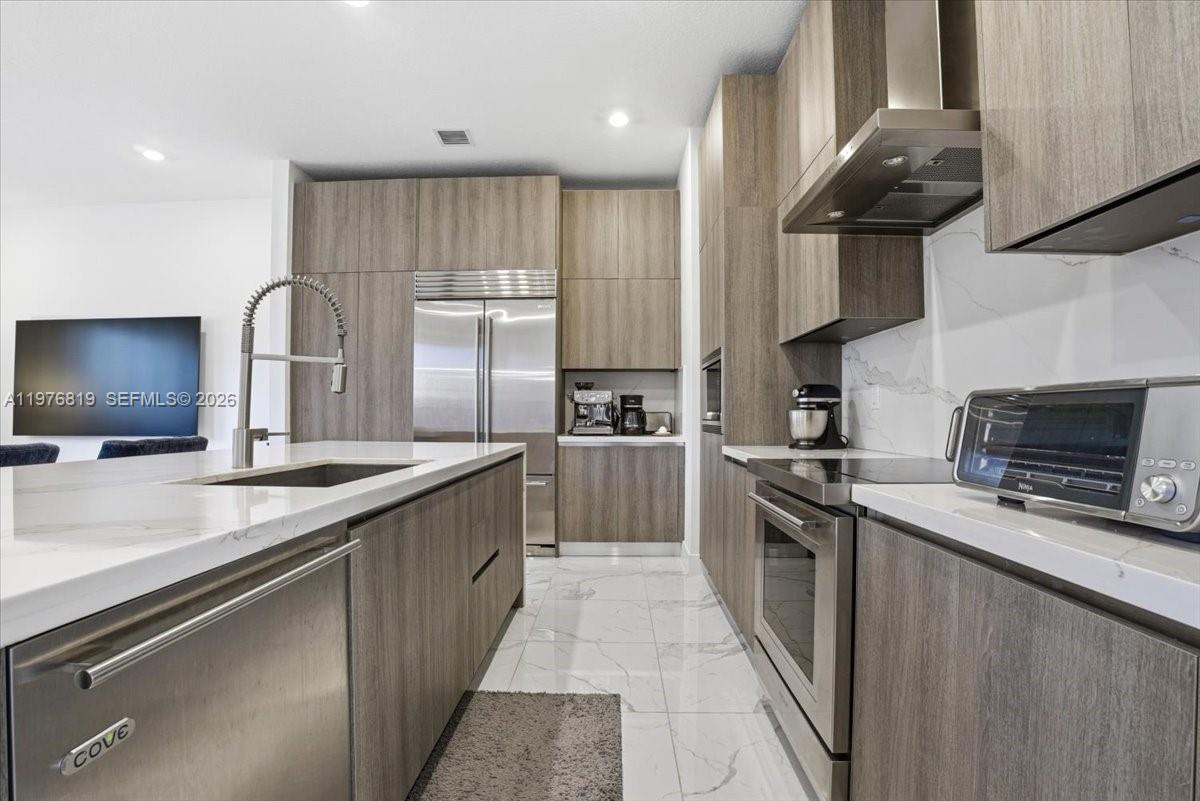 12060 SW 82nd Pl Miami, FL 33156