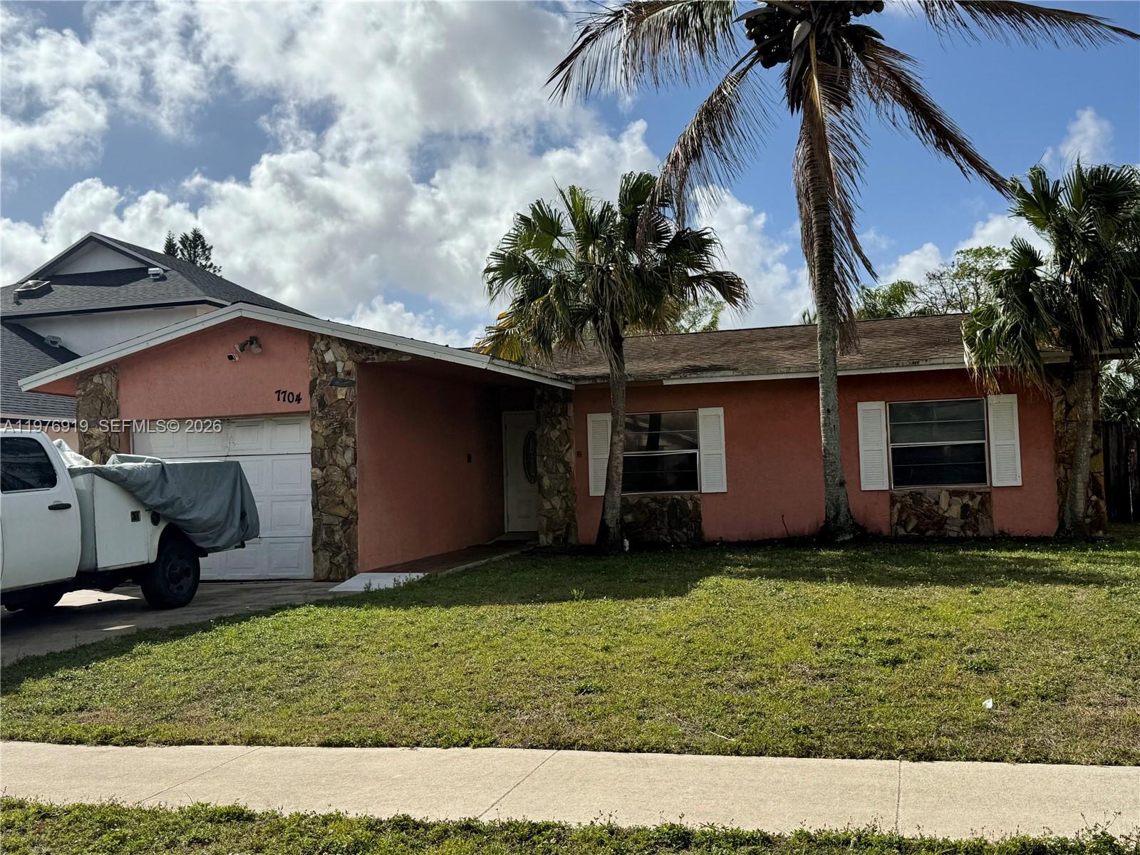 7704 SW 8th Ct
