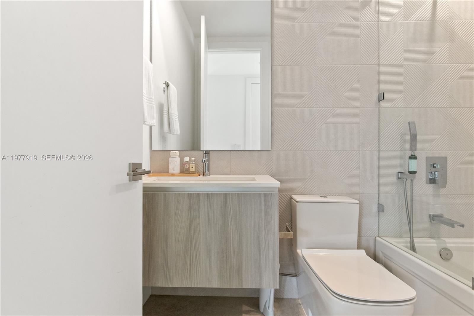 2225 SW 18th Ave Miami, FL 33145