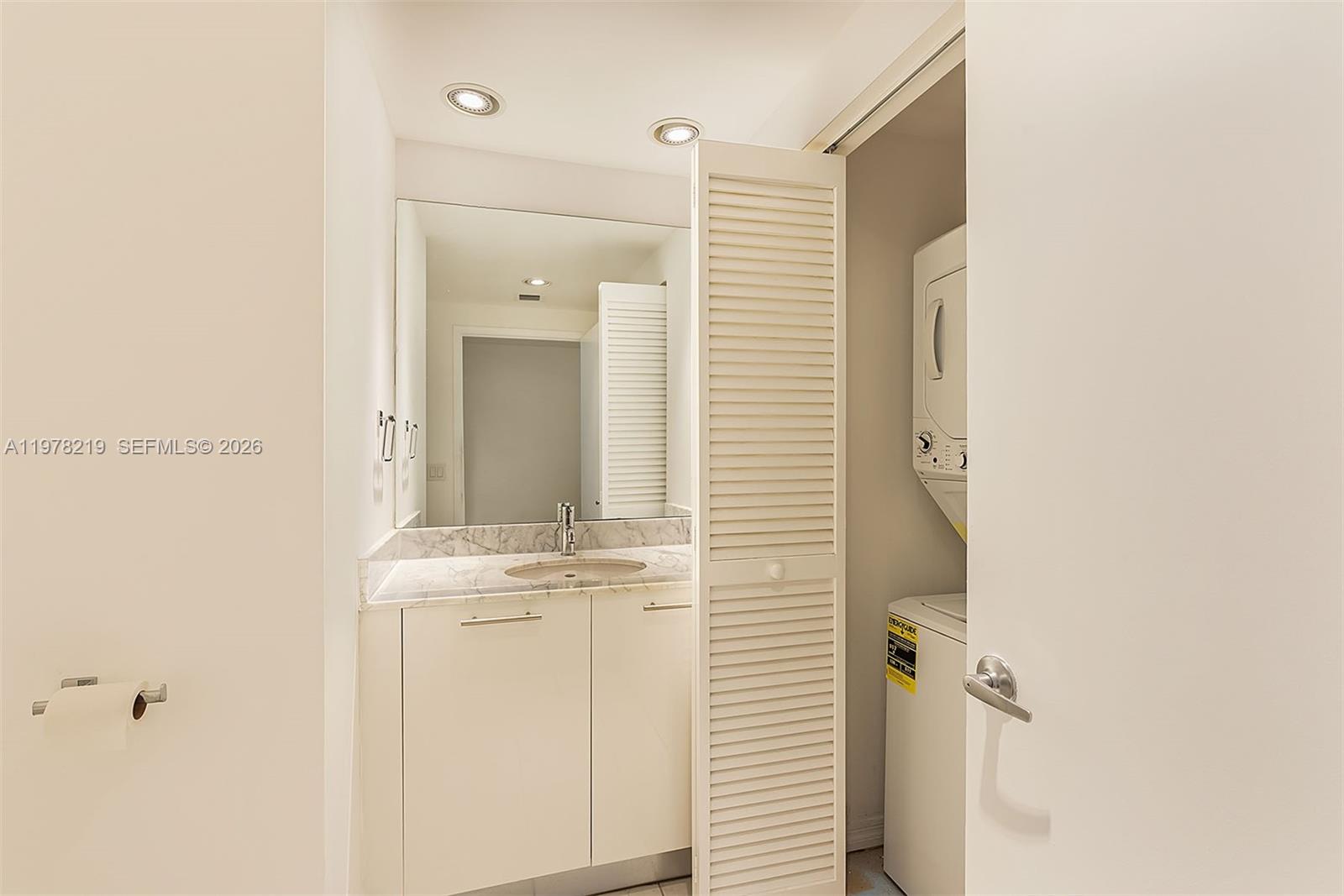 951 Brickell Ave #1711 Miami, FL 33131