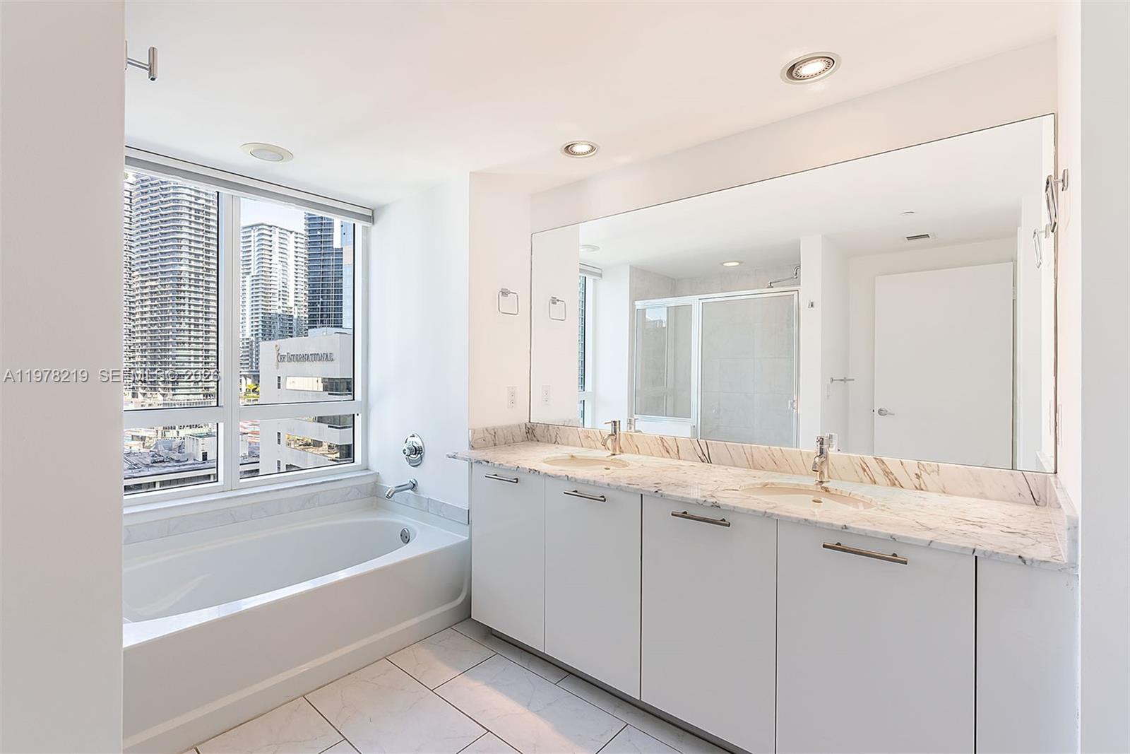 951 Brickell Ave #1711 Miami, FL 33131