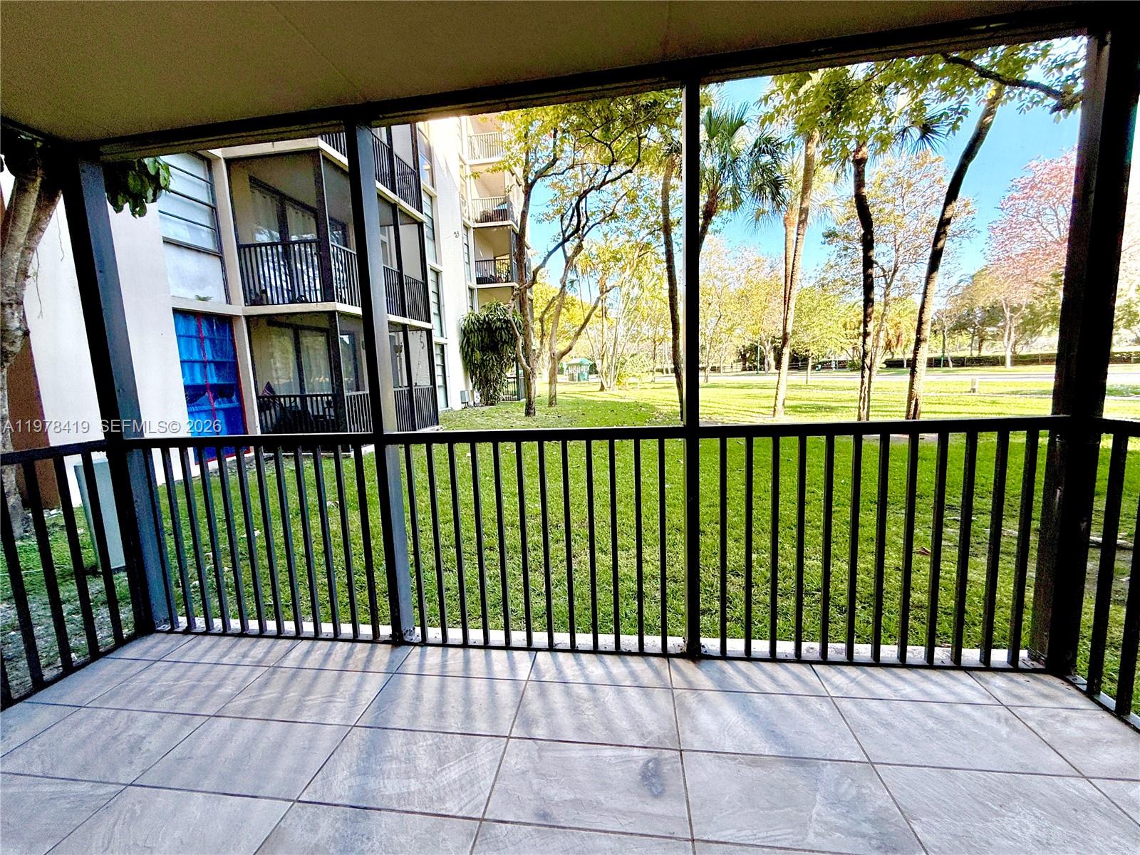 3301 N Country Clb Dr #106 Aventura, FL 33180