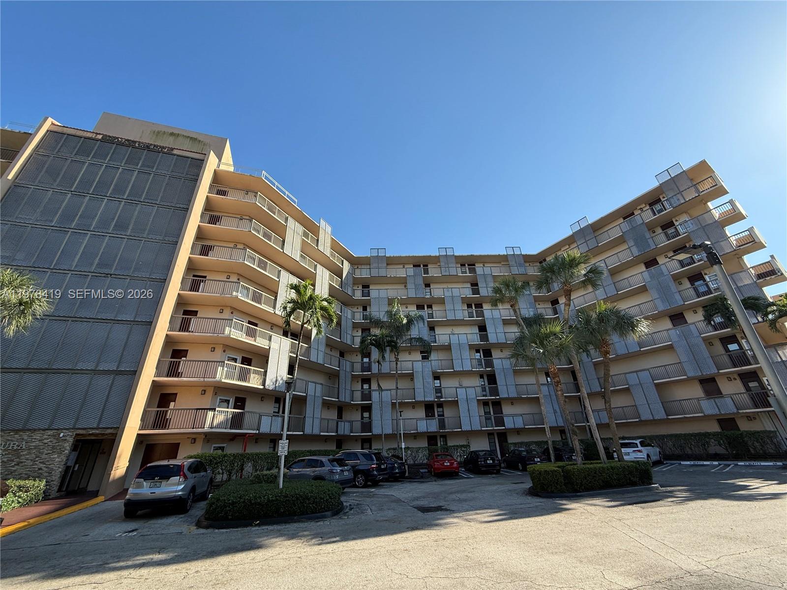 3301 N Country Clb Dr #106 Aventura, FL 33180