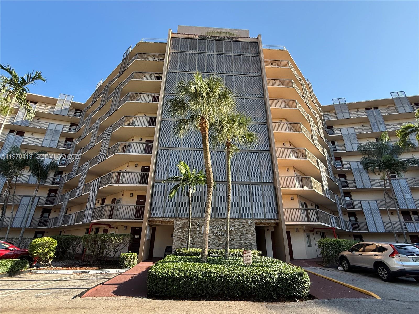 3301 N Country Clb Dr #106 Aventura, FL 33180