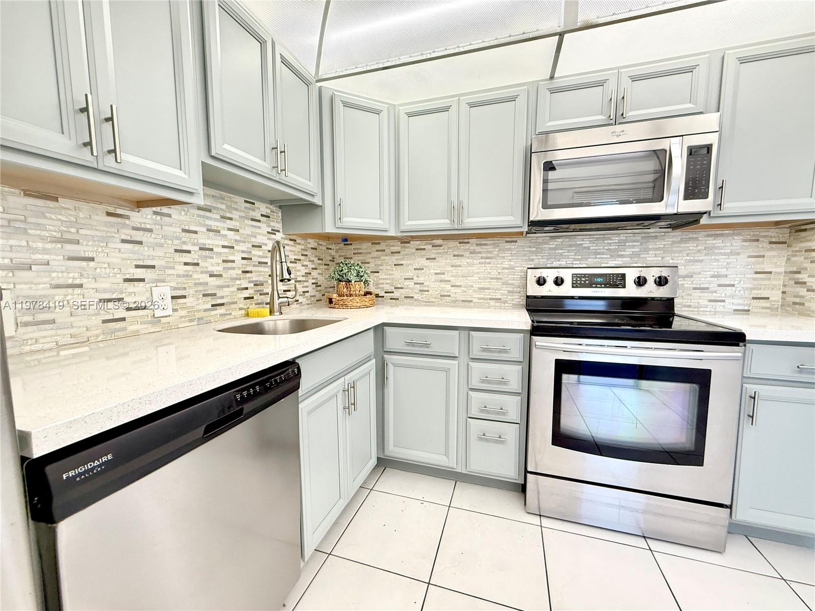 3301 N Country Clb Dr #106 Aventura, FL 33180