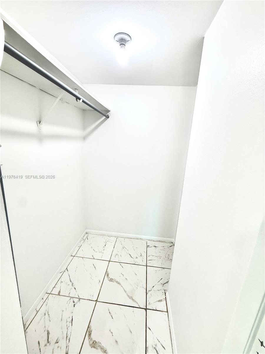 3301 N Country Clb Dr #106 Aventura, FL 33180