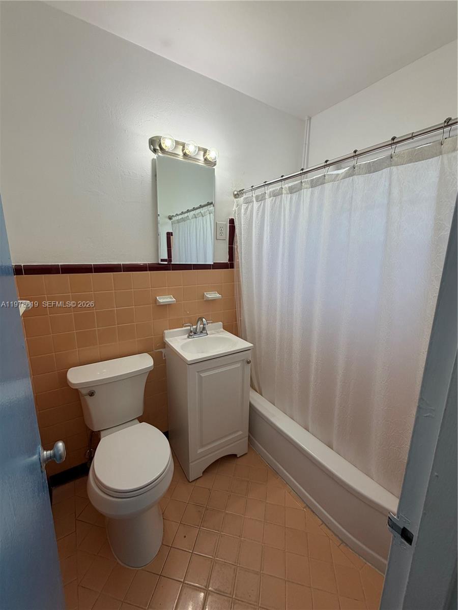 4730 Pine Tree Dr #11 Miami Beach, FL 33140