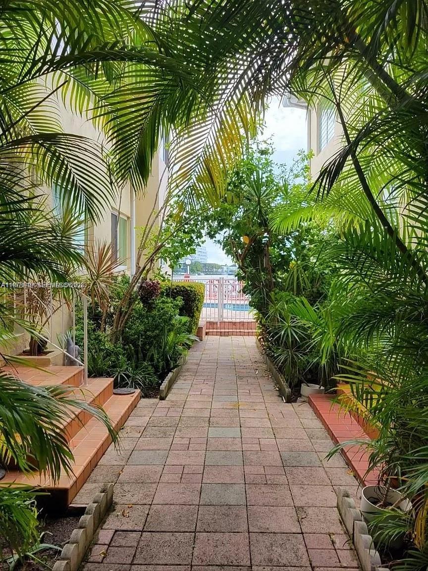 4730 Pine Tree Dr #11 Miami Beach, FL 33140