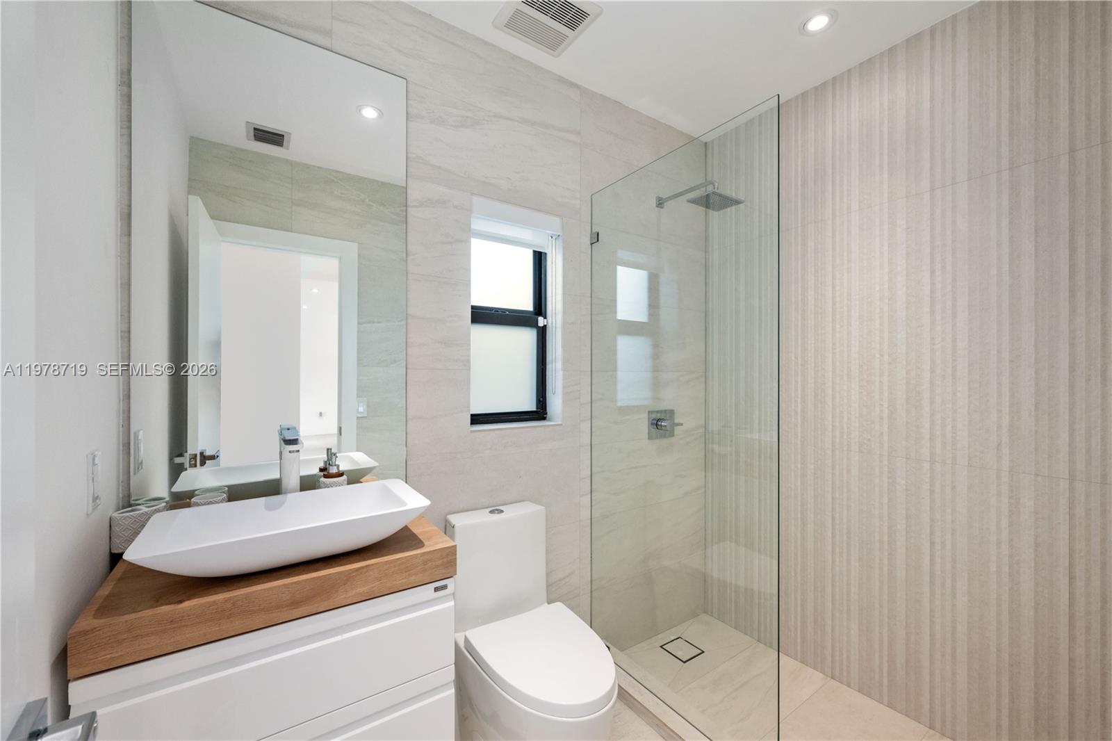 900 W 47th Ct Miami Beach, FL 33140