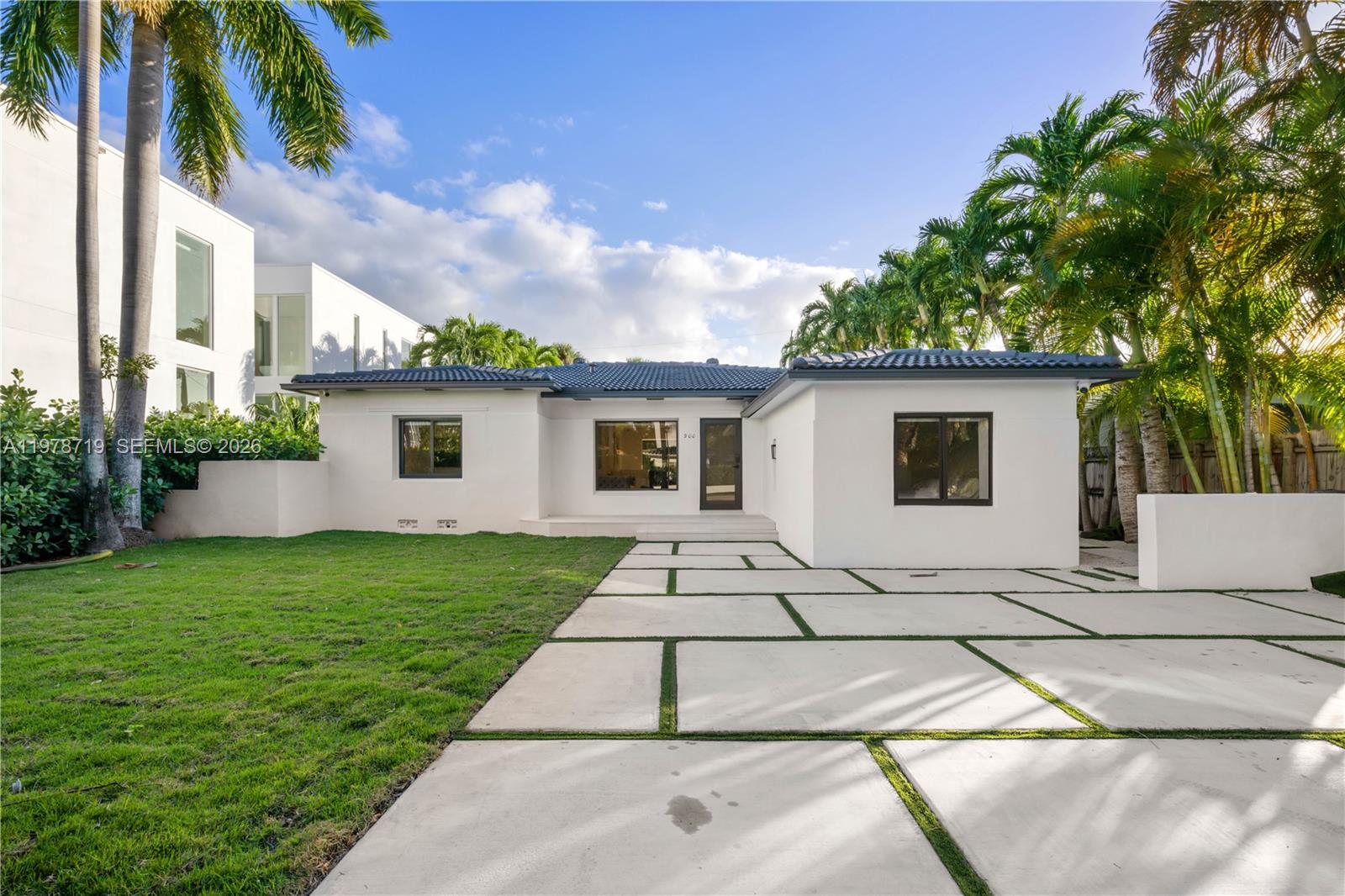 900 W 47th Ct Miami Beach, FL 33140