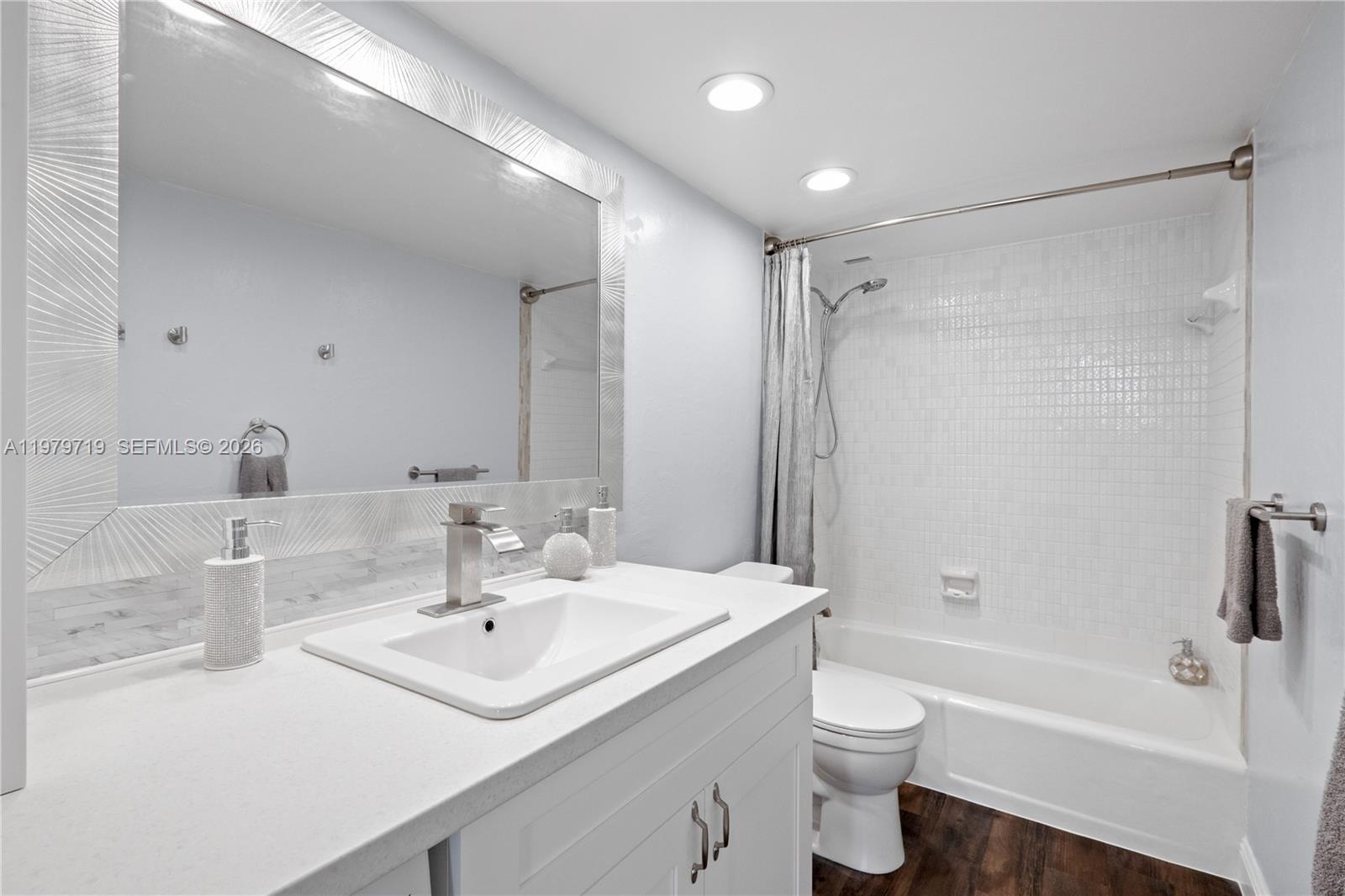 427 Golden Isles Dr #11H Hallandale Beach, FL 33009