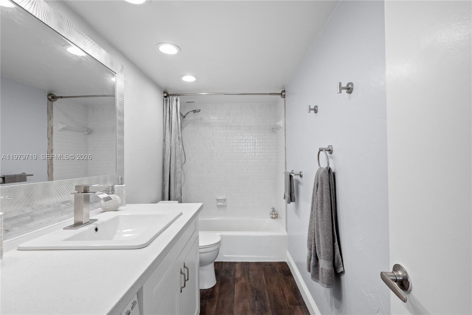 427 Golden Isles Dr #11H Hallandale Beach, FL 33009