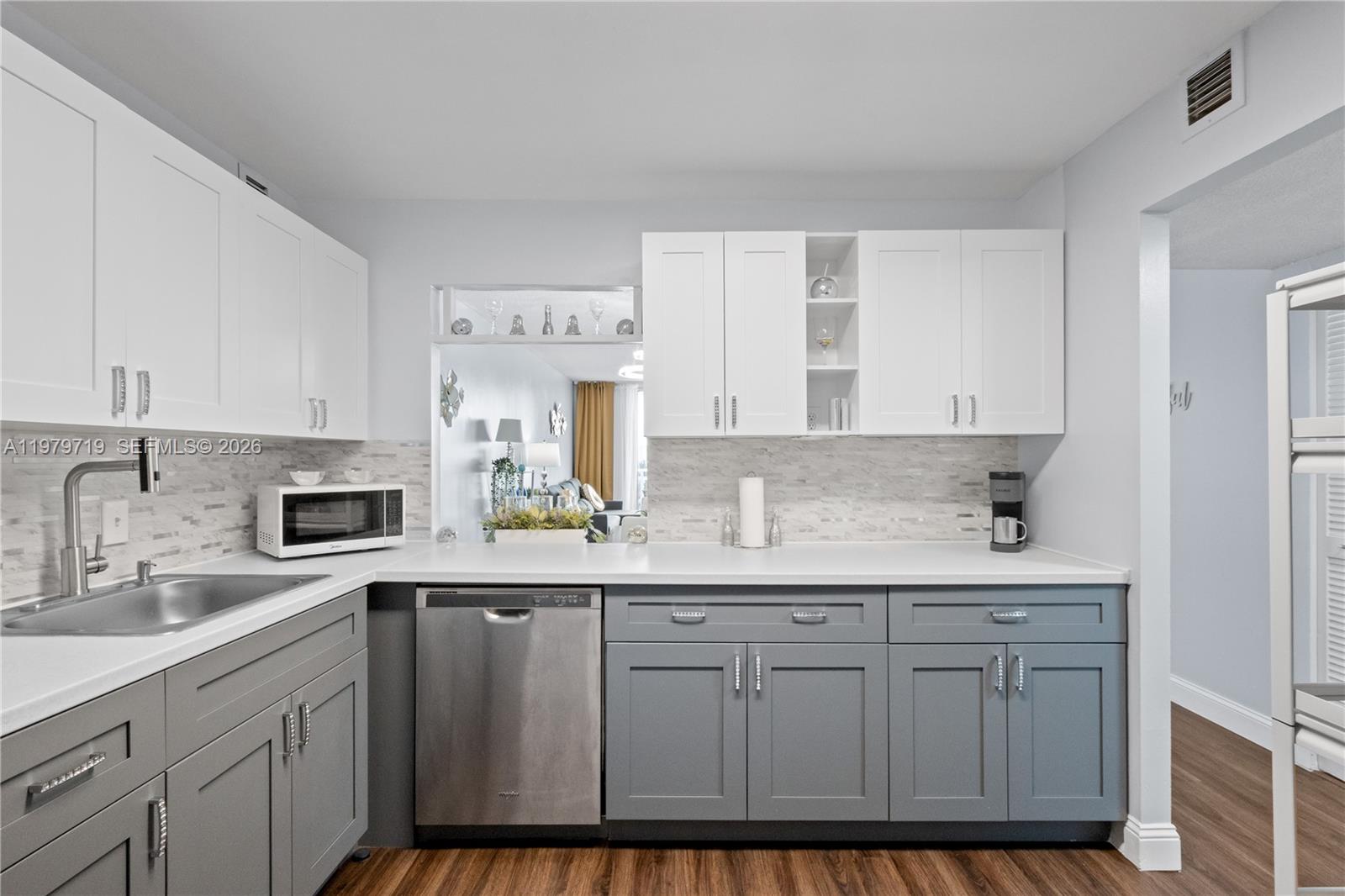 427 Golden Isles Dr #11H Hallandale Beach, FL 33009