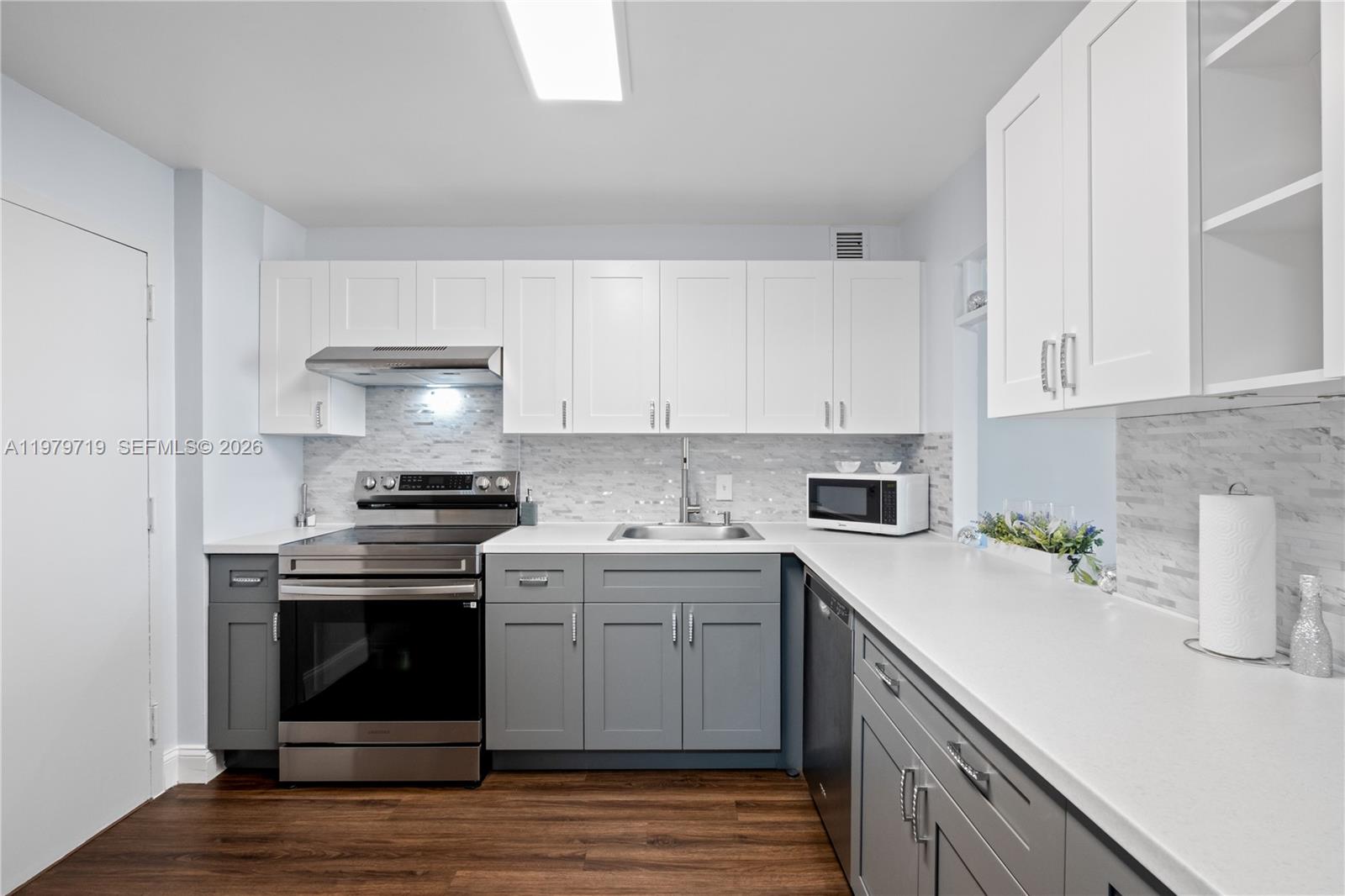 427 Golden Isles Dr #11H Hallandale Beach, FL 33009