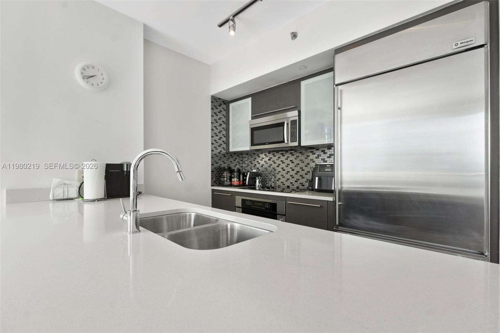 image 500 Brickell West7