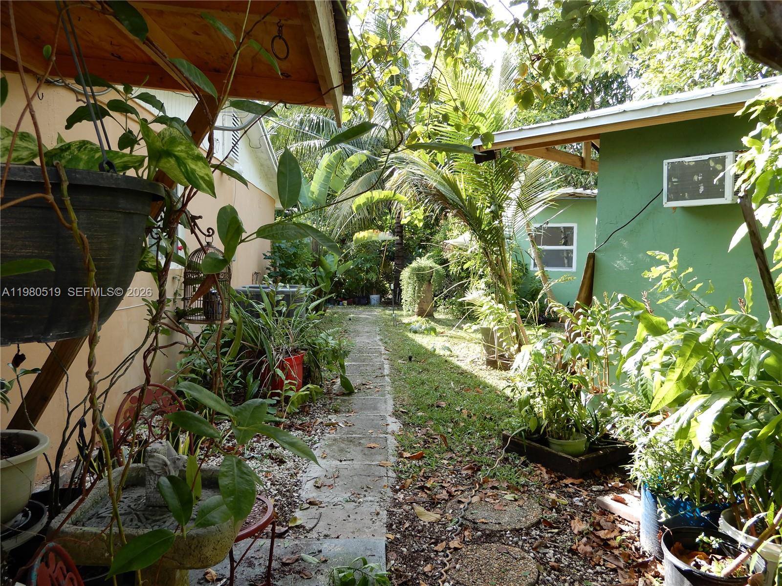 19901 SW 92nd Ave Cutler Bay, FL 33157