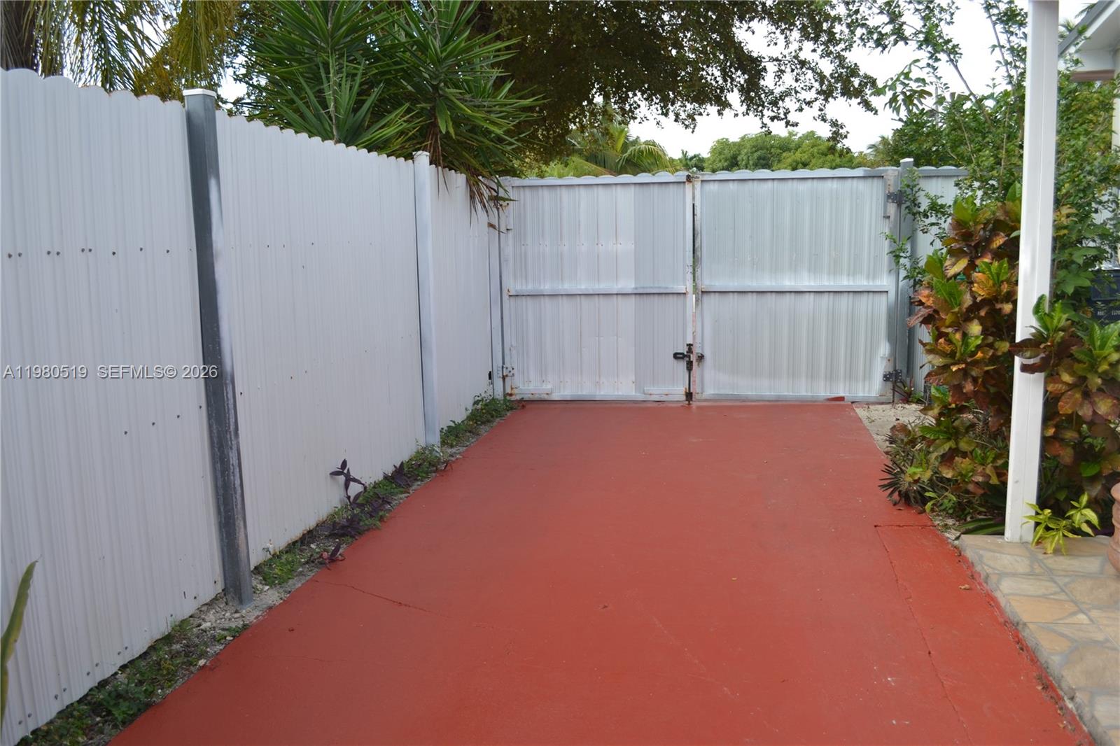 19901 SW 92nd Ave Cutler Bay, FL 33157