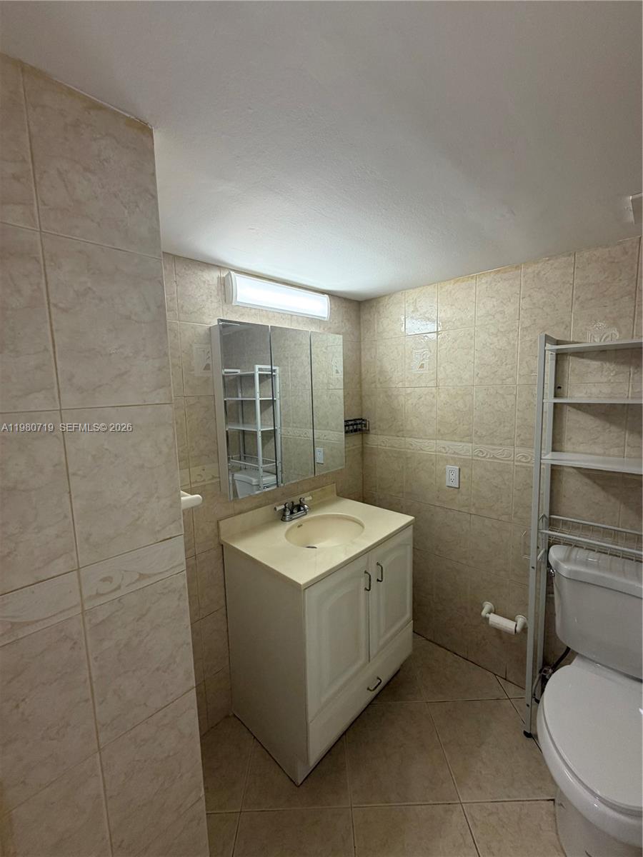 1801 S Treasure Dr #202 North Bay Village, FL 33141