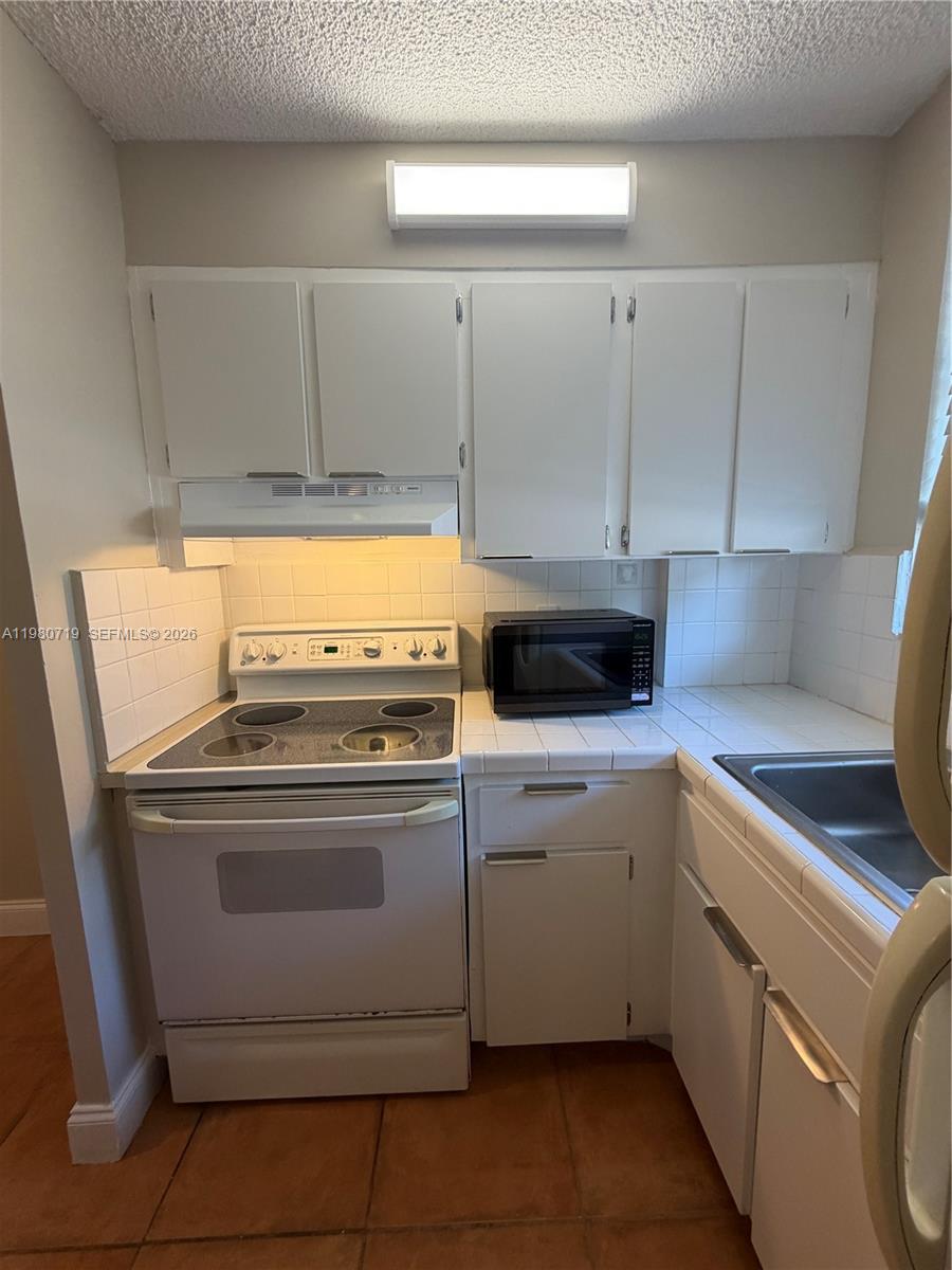 1801 S Treasure Dr #202 North Bay Village, FL 33141