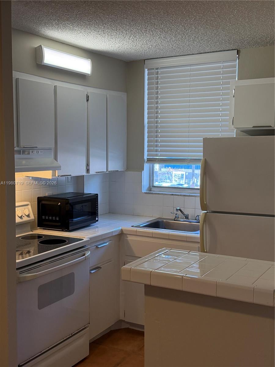 1801 S Treasure Dr #202 North Bay Village, FL 33141