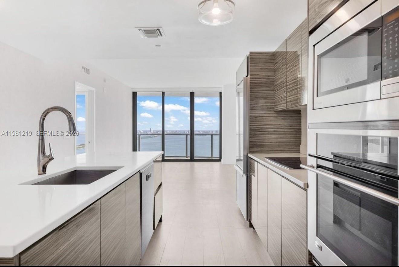 460 NE 28th St #3907