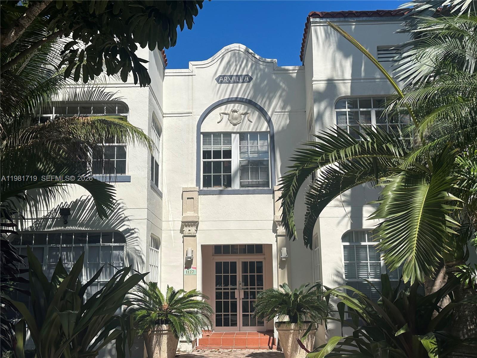 1127 Euclid Ave #203