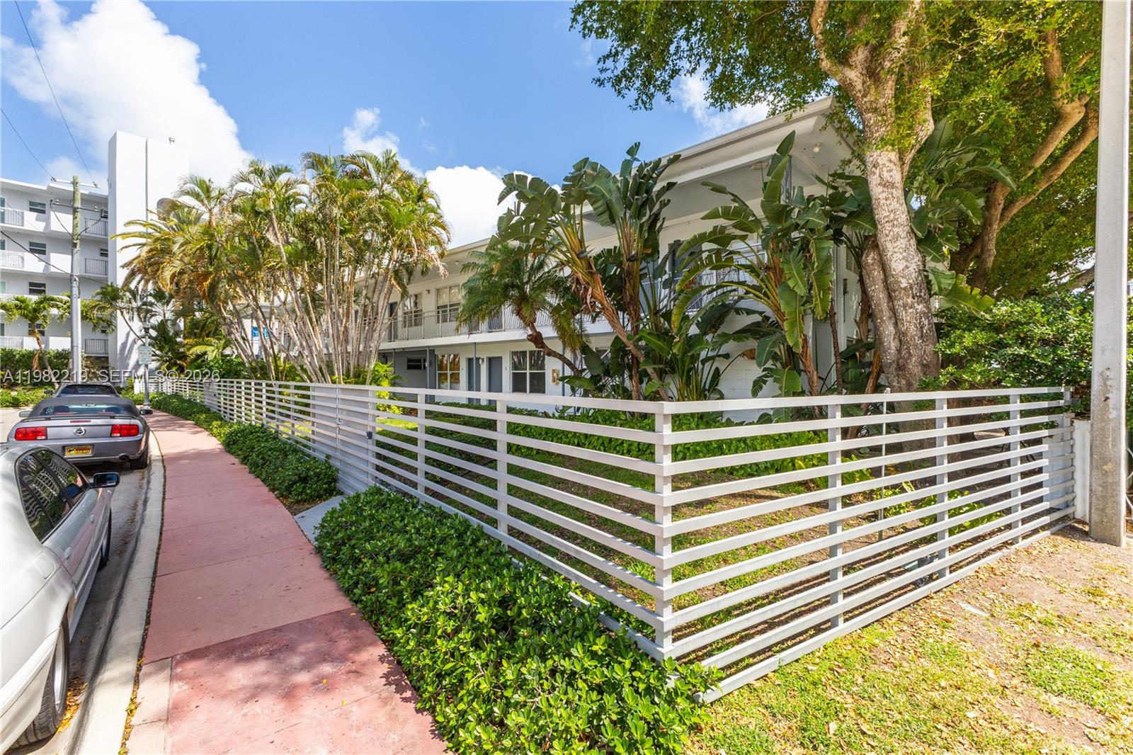 2445 Lake Pancoast Dr #J Miami Beach, FL 33140