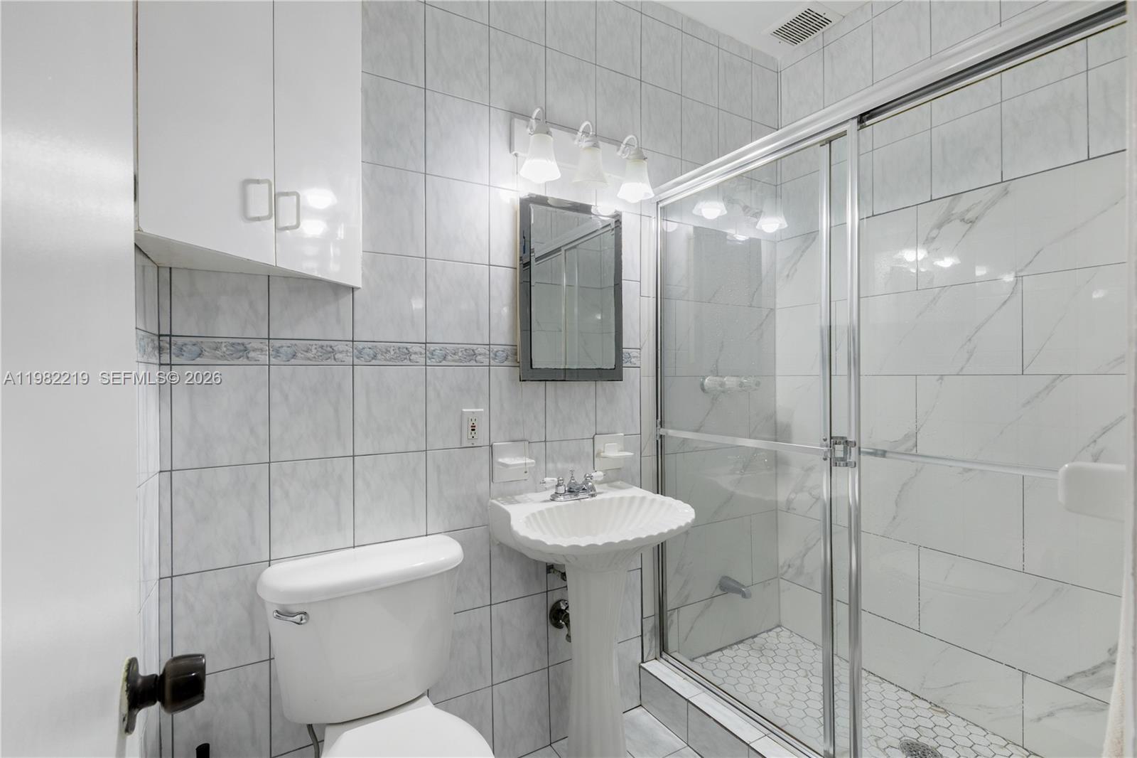 2445 Lake Pancoast Dr #J Miami Beach, FL 33140