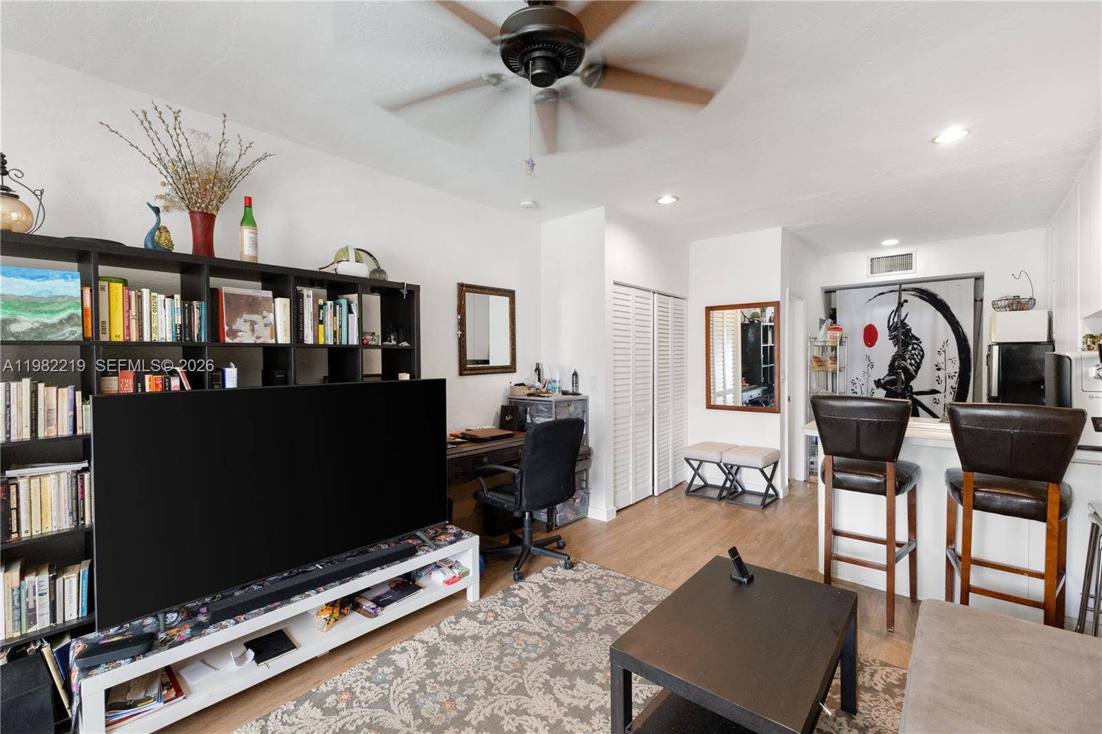 2445 Lake Pancoast Dr #J Miami Beach, FL 33140