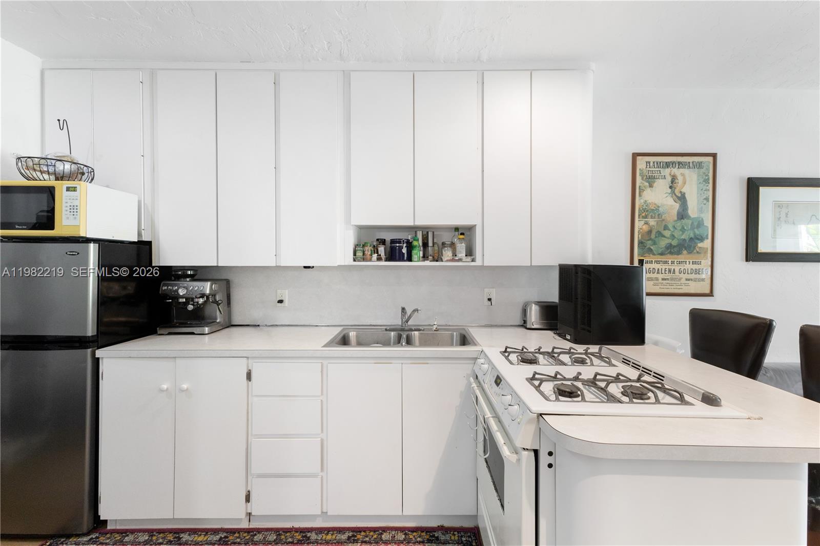 2445 Lake Pancoast Dr #J Miami Beach, FL 33140