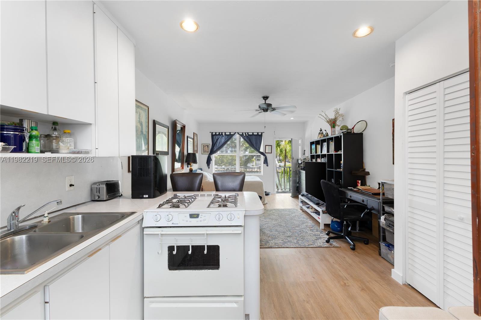 2445 Lake Pancoast Dr #J Miami Beach, FL 33140