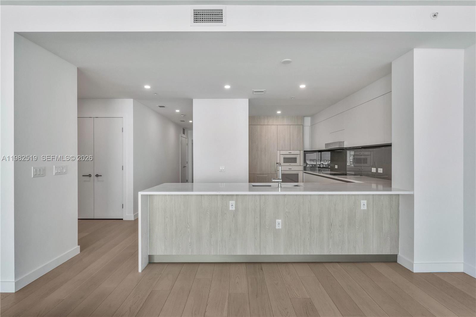 9201 E Bay Hbr Dr #804 Bay Harbor Islands, FL 33154