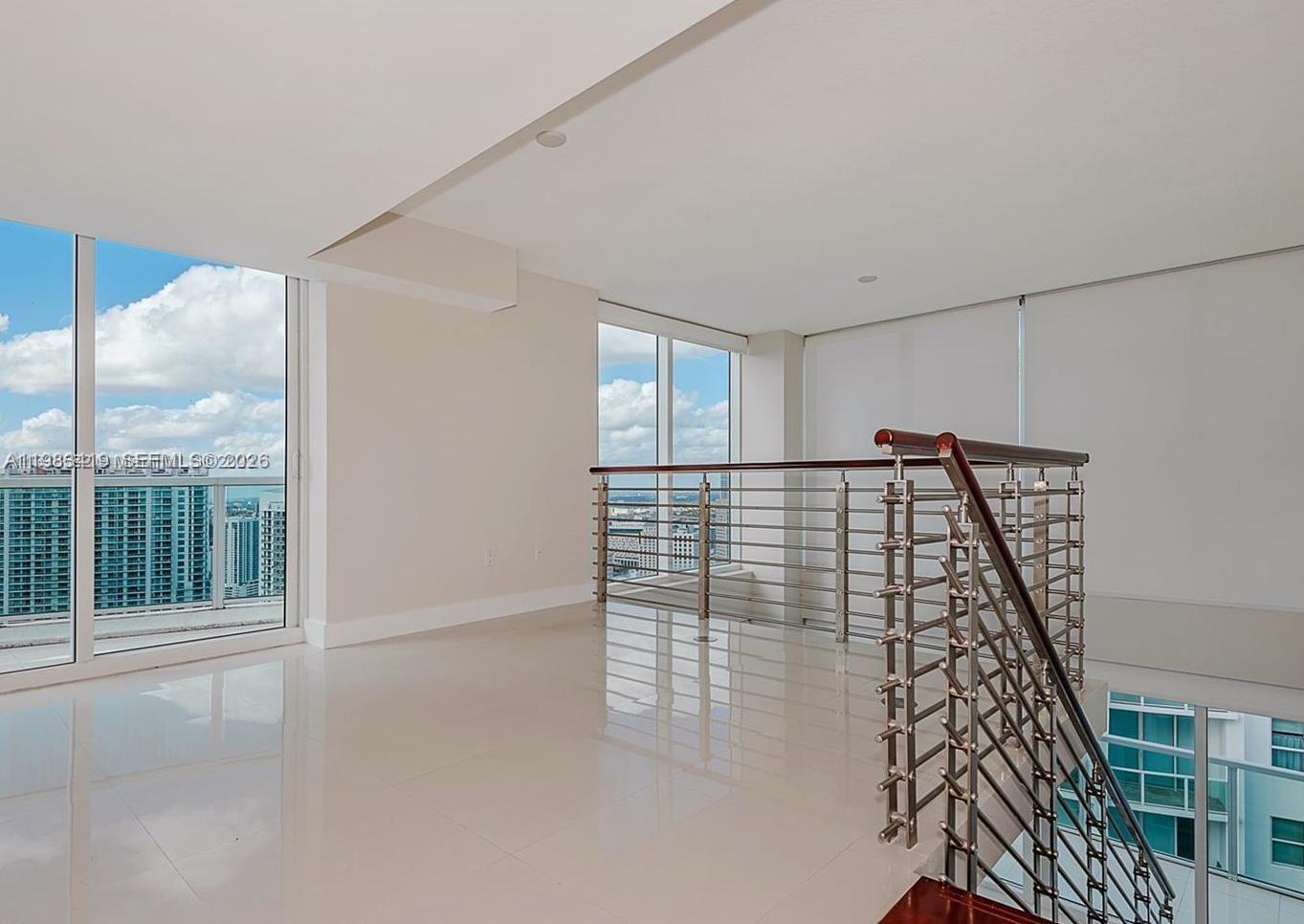 image Brickell on the River South9