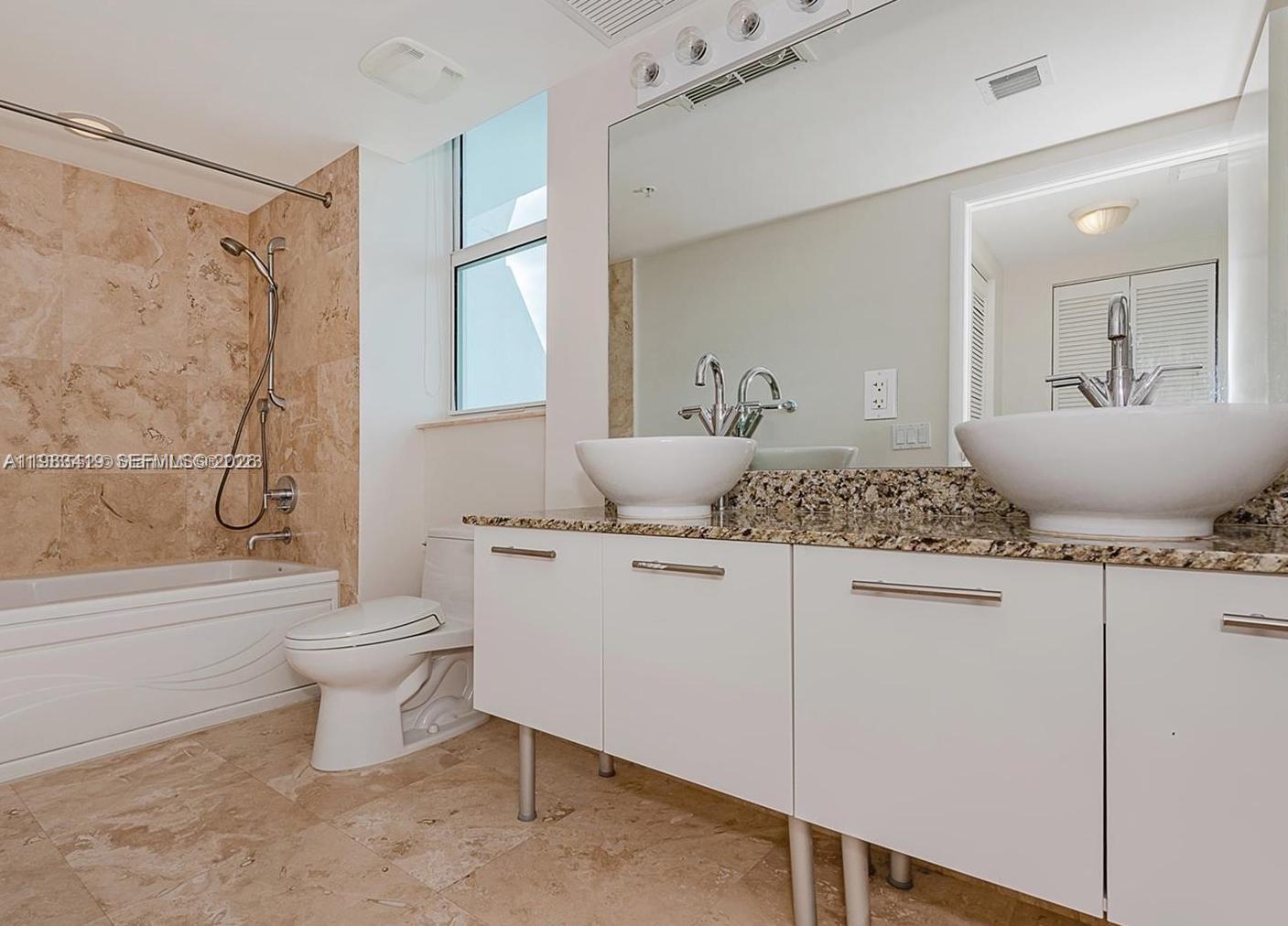 image Brickell on the River South10