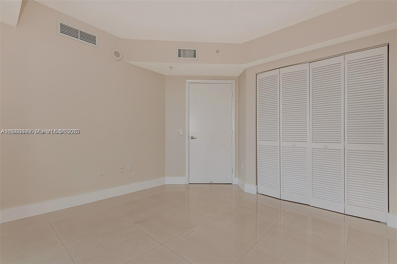 image Brickell on the River South21