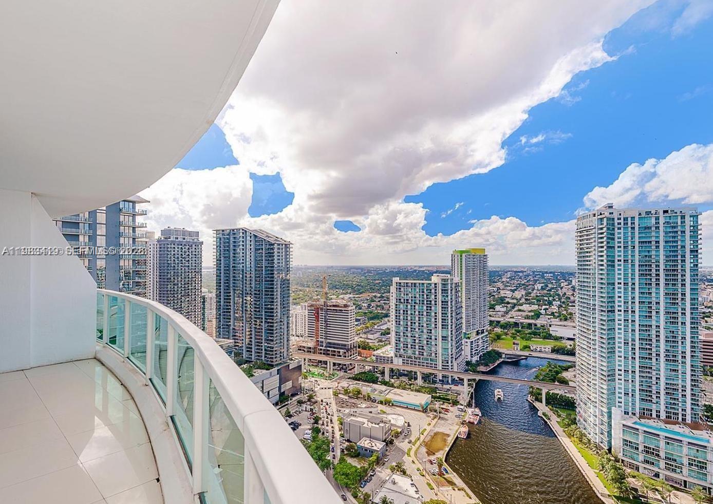 image Brickell on the River South3