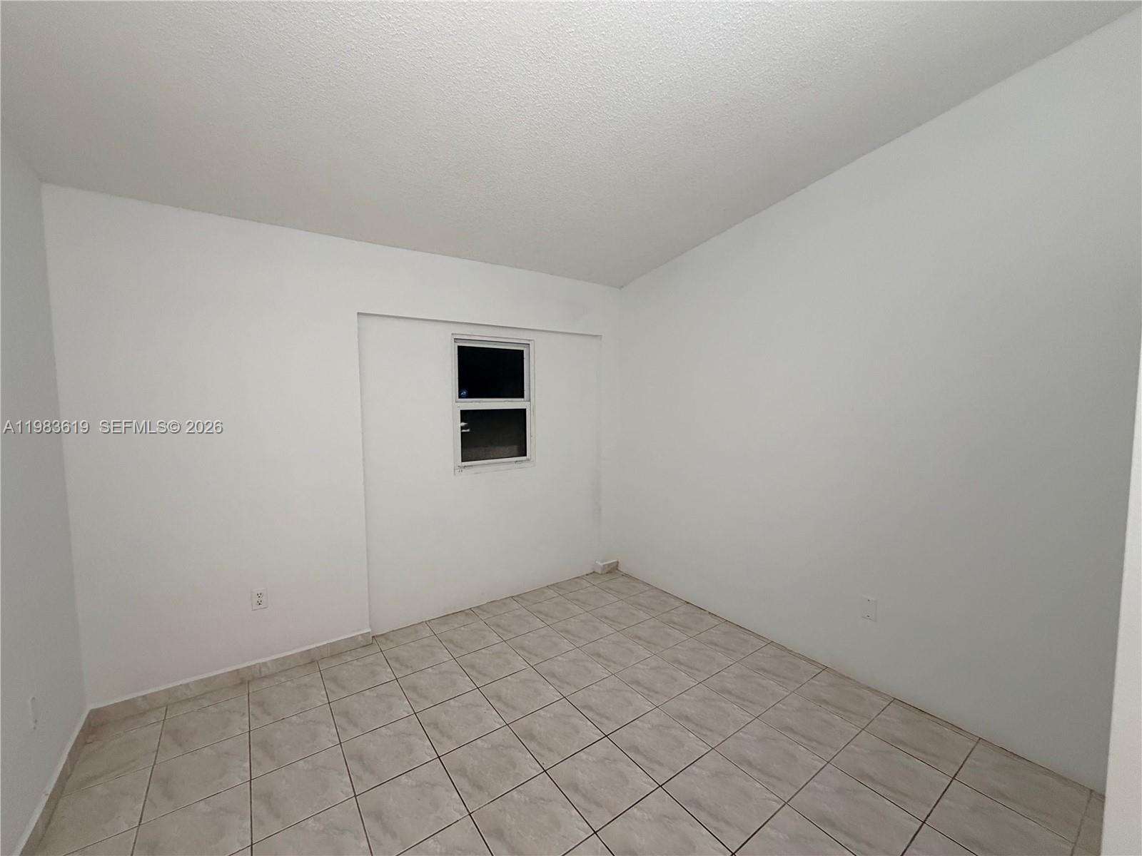 927 NE 199th St #206 Miami, FL 33179