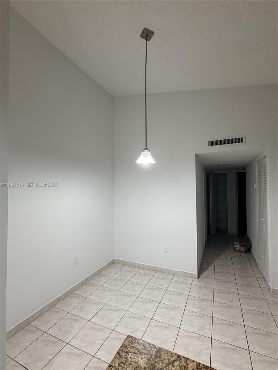 927 NE 199th St #206 Miami, FL 33179