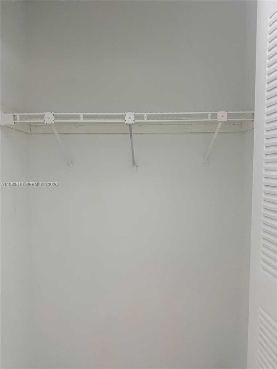 927 NE 199th St #206 Miami, FL 33179