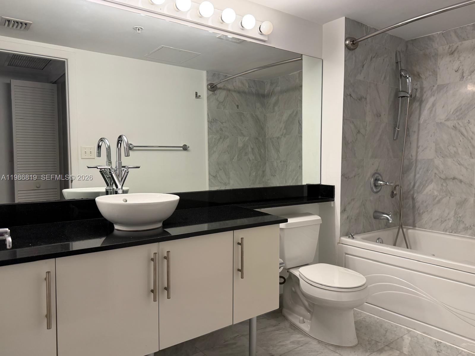 image Brickell on the River North9